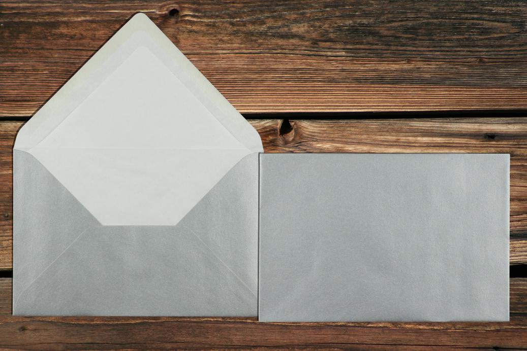 Briefhüllen mit Seidenfutter 120x180 mm Nassklebend Silber 90 g/qm